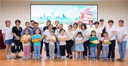 捐贈愛心，傳遞書香 | 中達建設為百步橫港中心幼兒園捐贈繪本